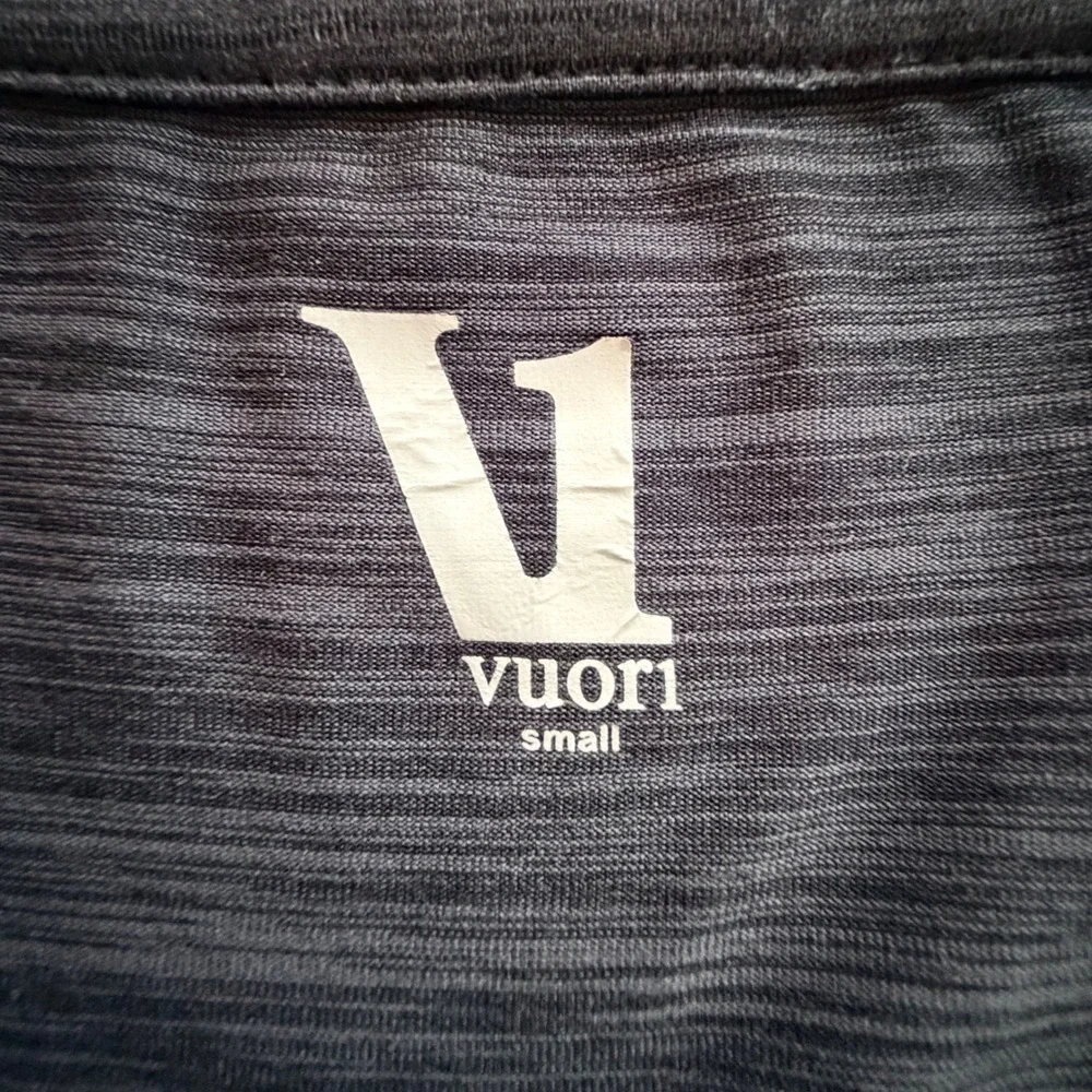 Vuori Lux Performance Tee Charcoal Heather Pocket Short Sleeve Size Small - Picture 3 of 7
